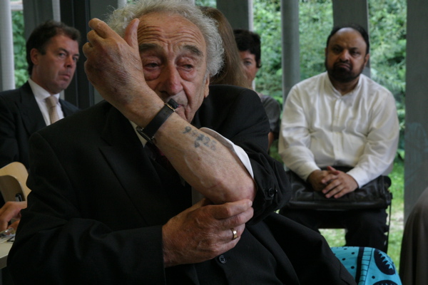 http://oppression.org/site/images/stories/shiacon/auschwitz-imams.jpg
